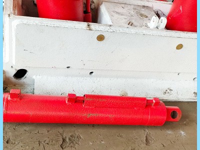 山東良辰重工機(jī)械廠煤礦支架雙伸縮大立柱型號 液壓油缸來圖定制?圖2